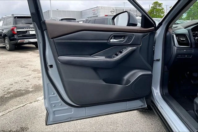 Used 2023 Gray Nissan SL image 17