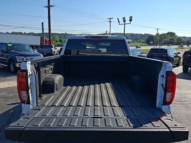 Used 2022 White GMC SLE image 26