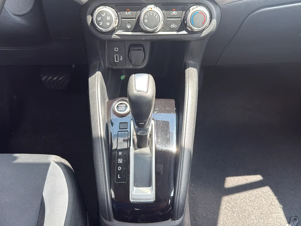 Used 2021 Black Nissan 1.6 SV image 24