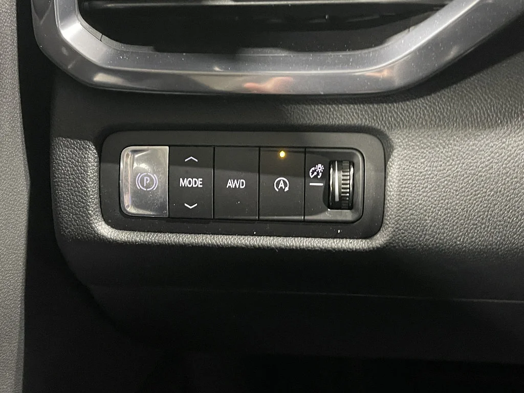 2025 GMC Acadia AT4 - Photo 33