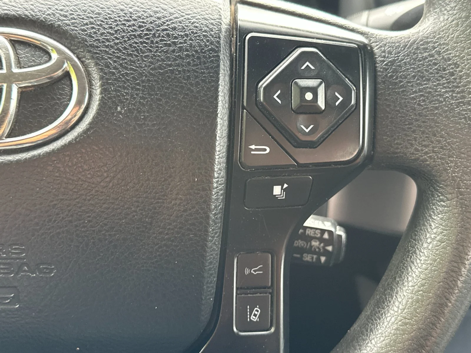 Used 2022 White Toyota SR image 24