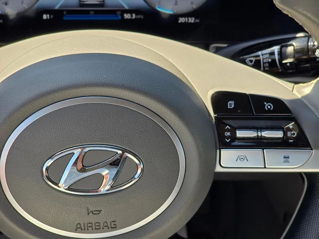 Used 2023 Blue Hyundai SEL image 16