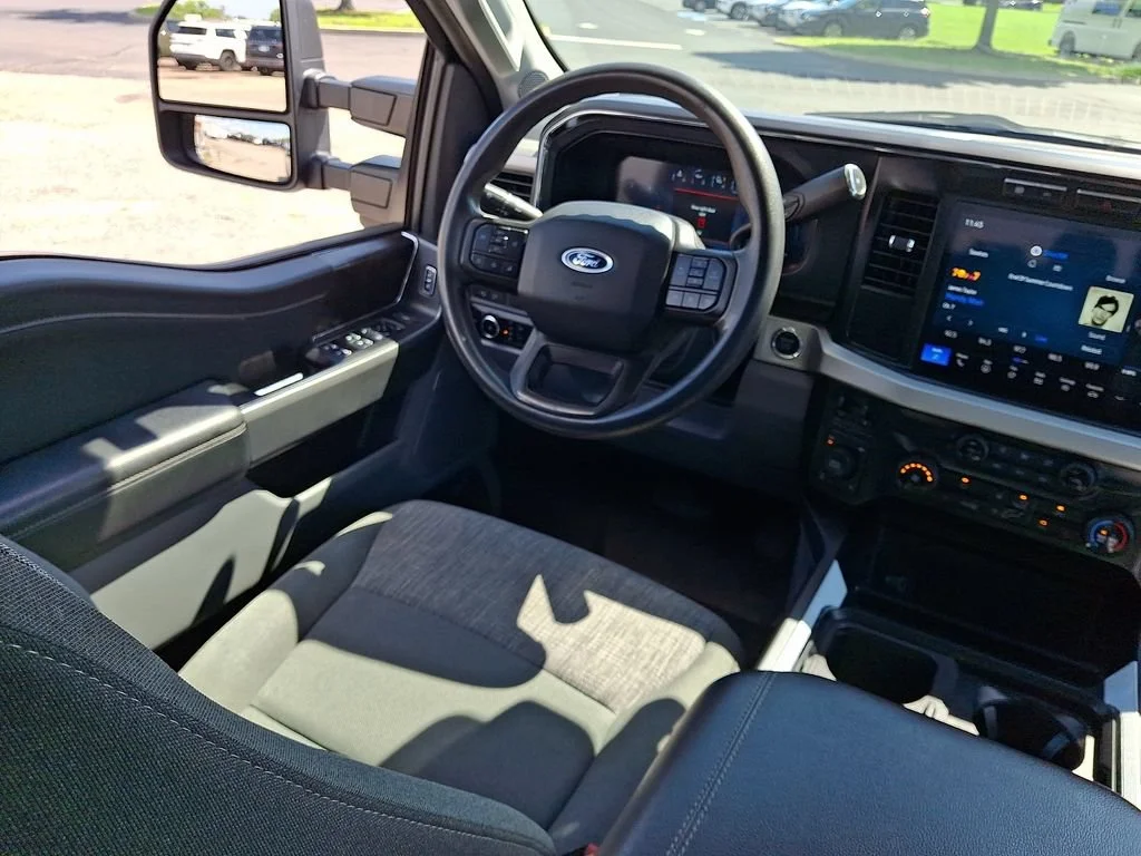 Used 2023  Ford XL image 15