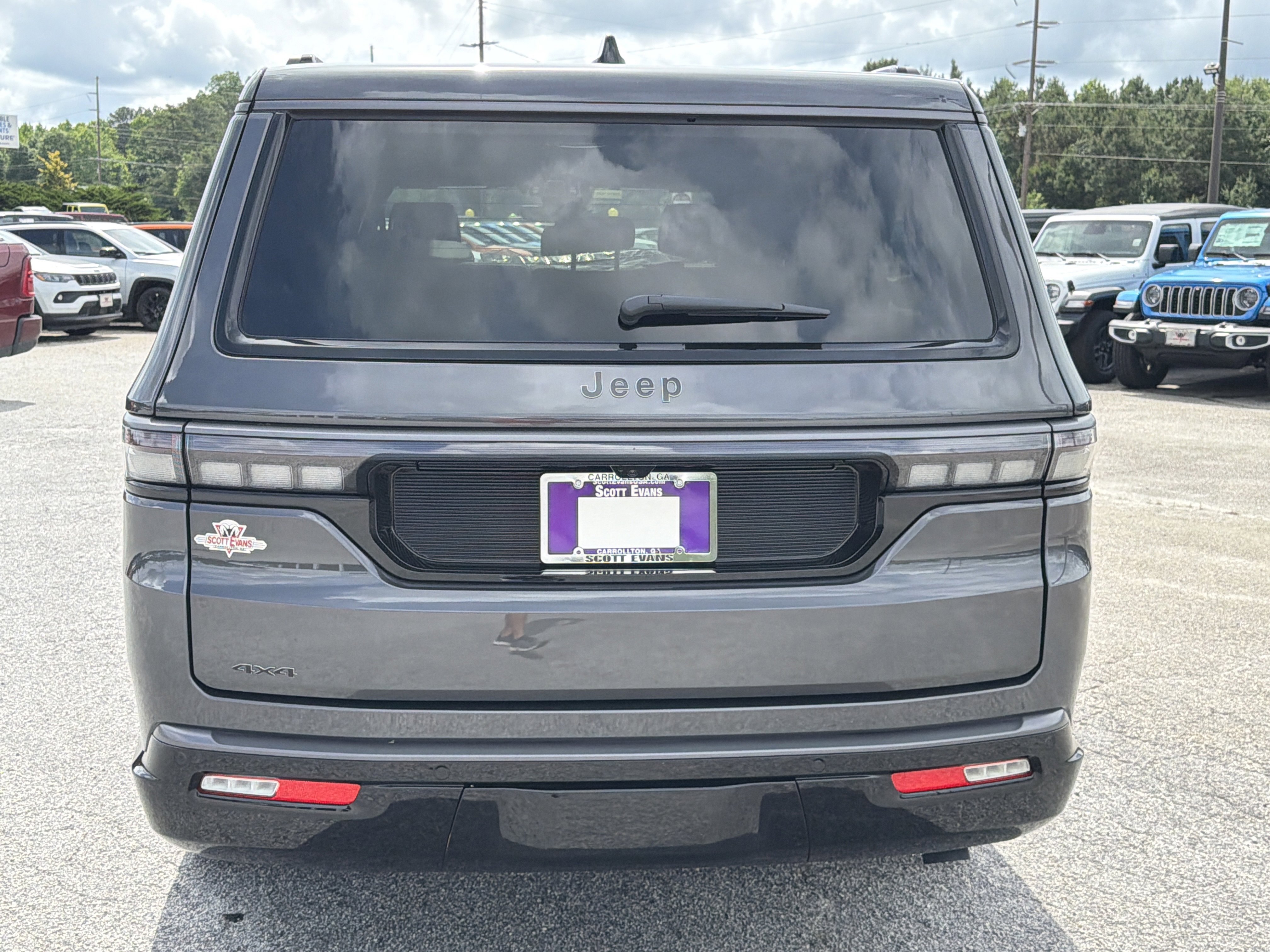 New 2026 Baltic-Gray Metallic Clear-Coat Exterior Paint Jeep Limited Reserve image 7