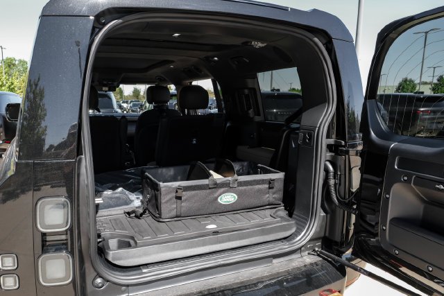 New 2026 Santorini Black Land Rover X image 50