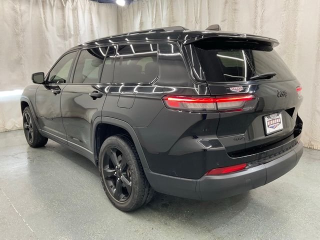 Used 2023 Black Jeep Altitude image 5