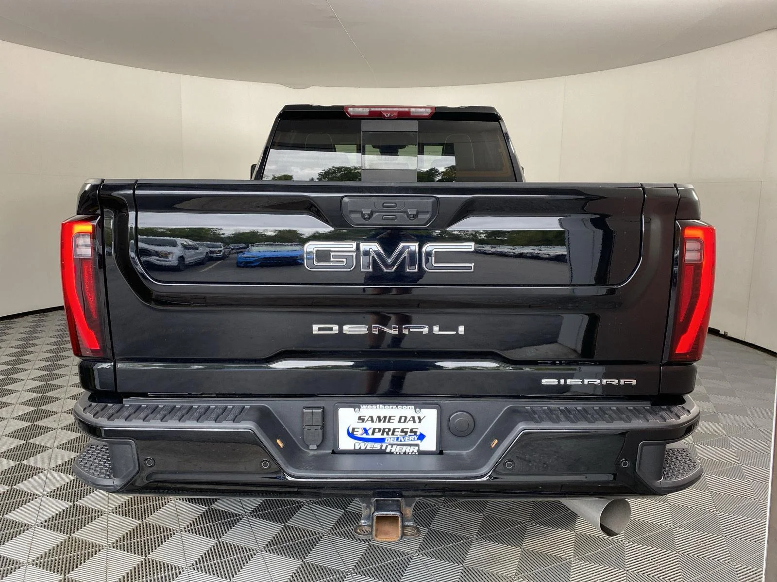 Used 2025 Onyx Black GMC Denali Ultimate image 18