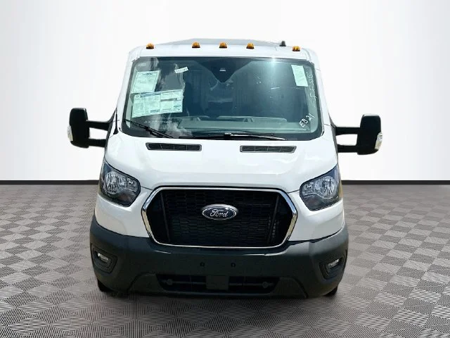 New 2025 Oxford White Ford Base image 2