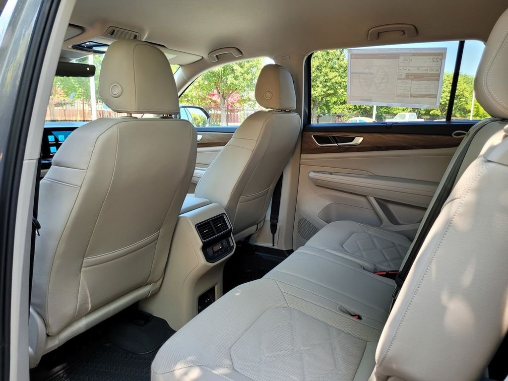 New 2025 Gray Volkswagen 2.0T SE w/Technology image 15