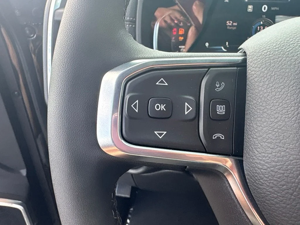 New 2026 Diamond Black Crystal Pearl-Coat Exterior Paint RAM LARAMIE image 19