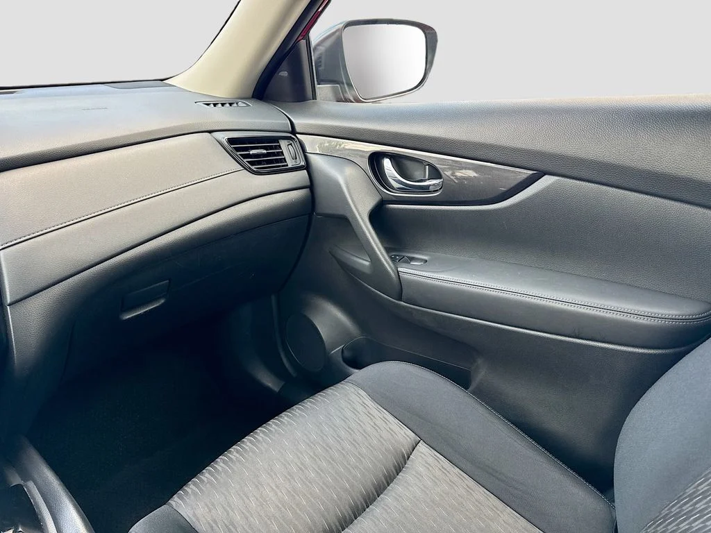 Used 2017 Red Nissan SV image 27