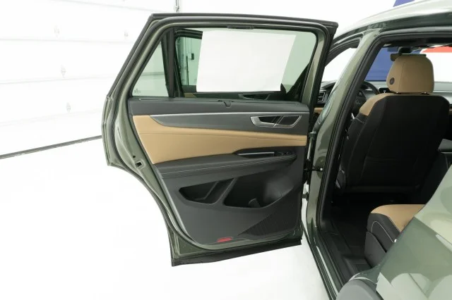 2026 Volkswagen Atlas Cross Sport SE w/Tech - Photo 17