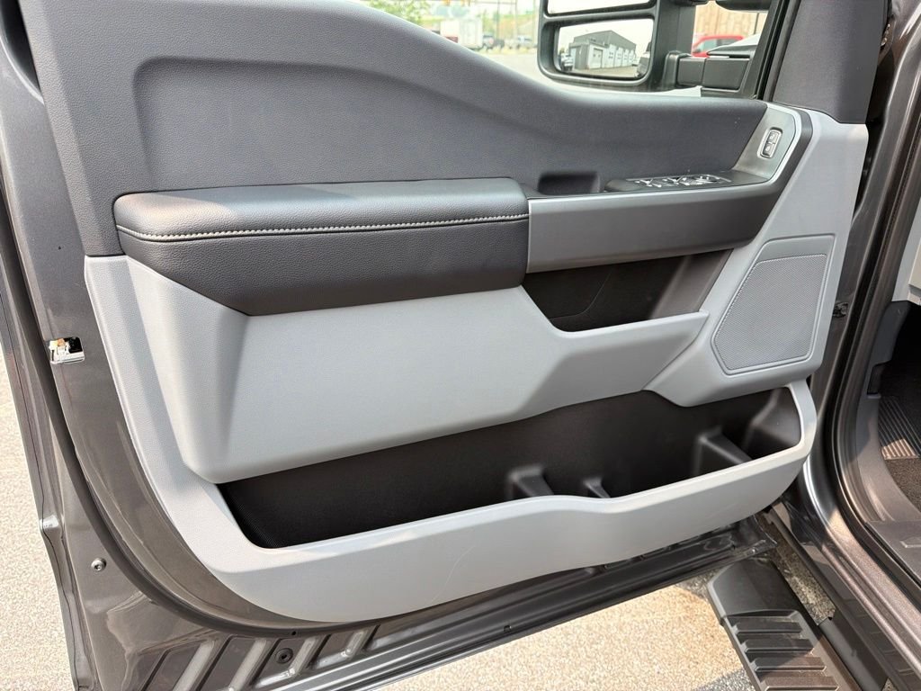 New 2026 Carbonized Gray Metallic Ford F-250® XLT image 14