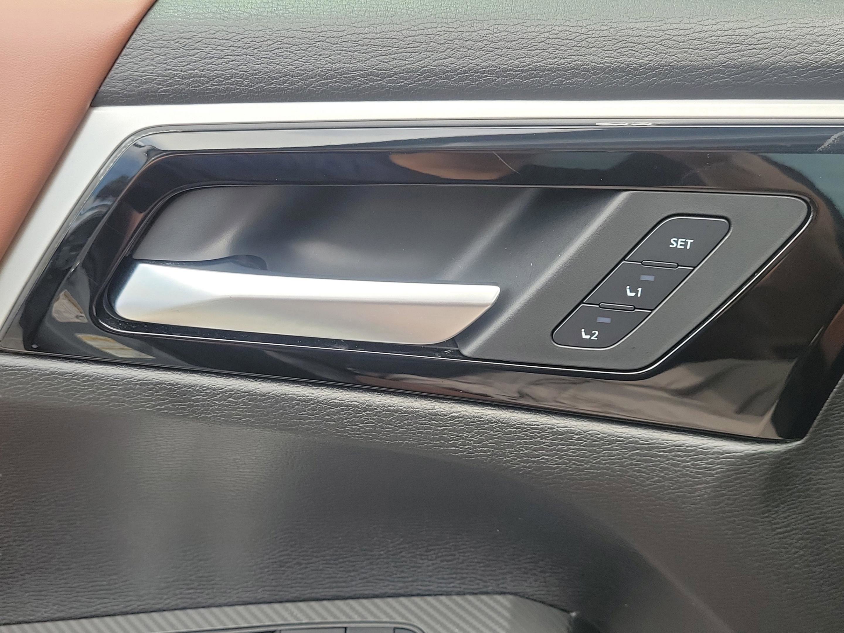 Used 2025 Moonstone Gray/Black Roof Mitsubishi SEL image 28