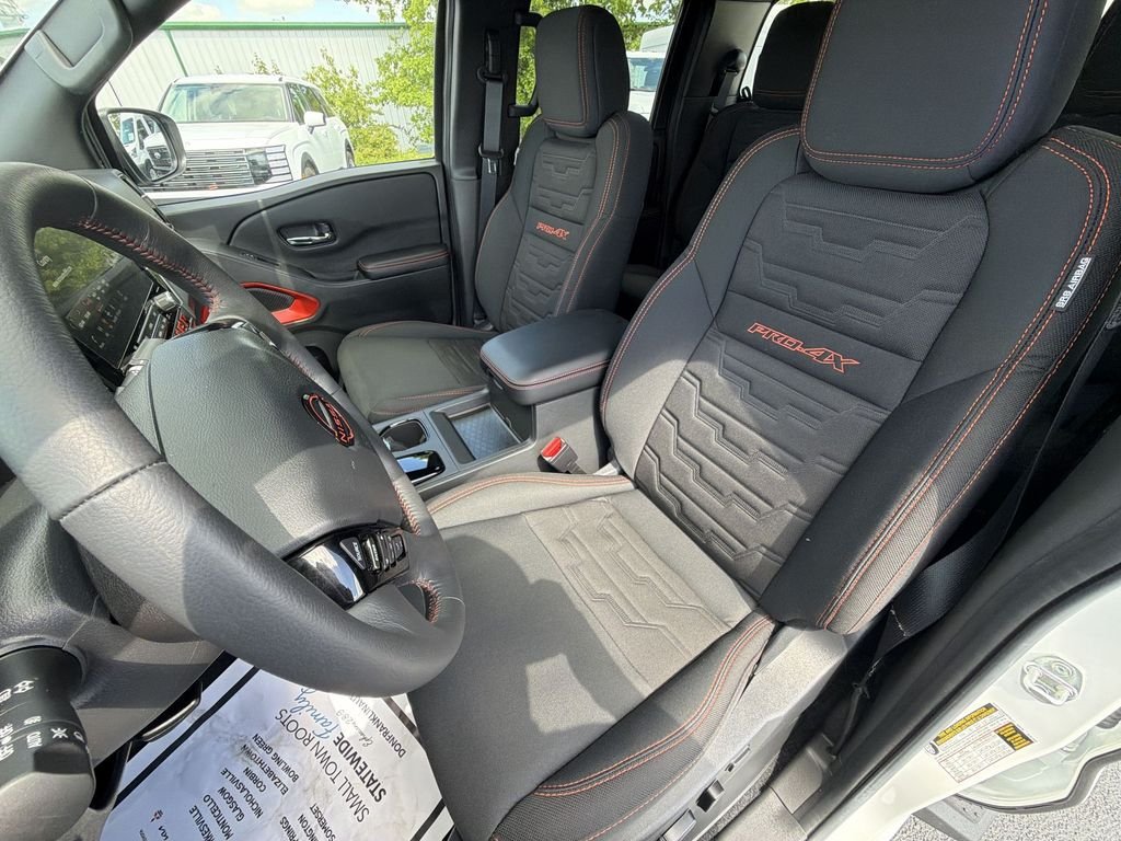Used 2025 White Nissan PRO-4X image 19