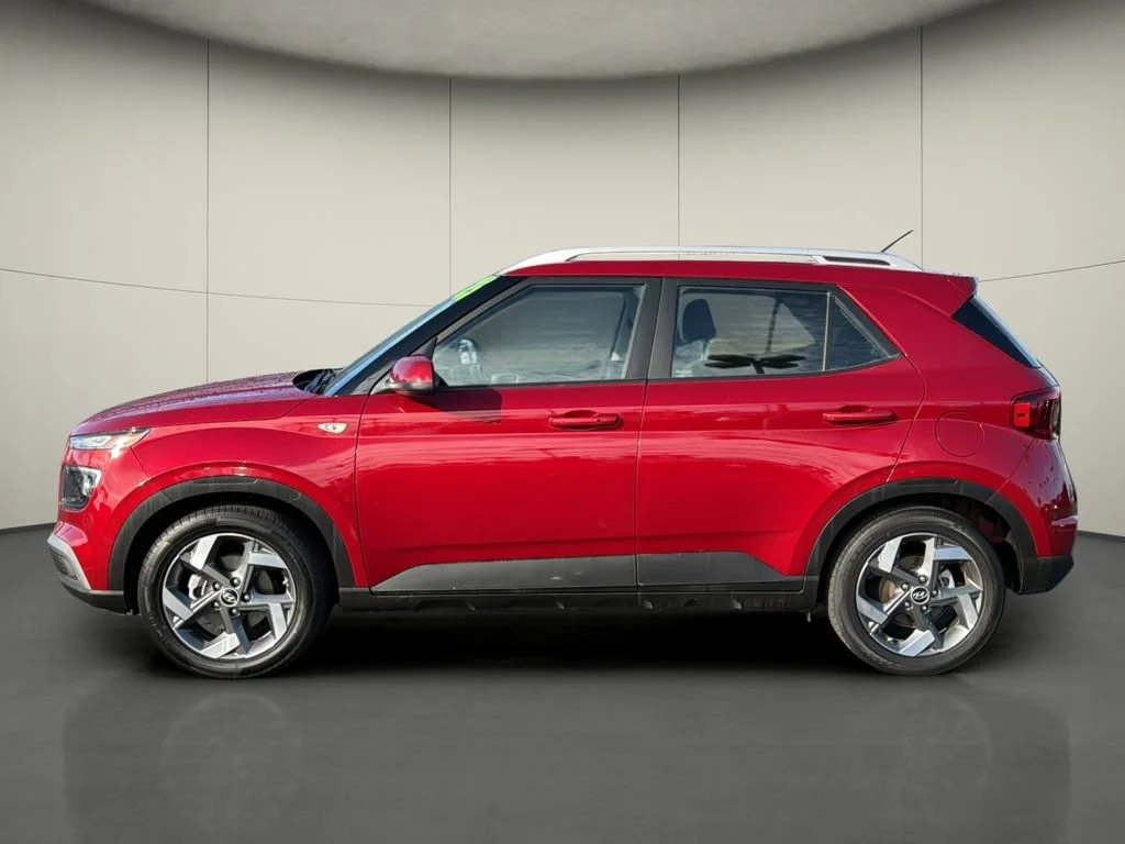 Used 2025 Red Hyundai SEL image 4