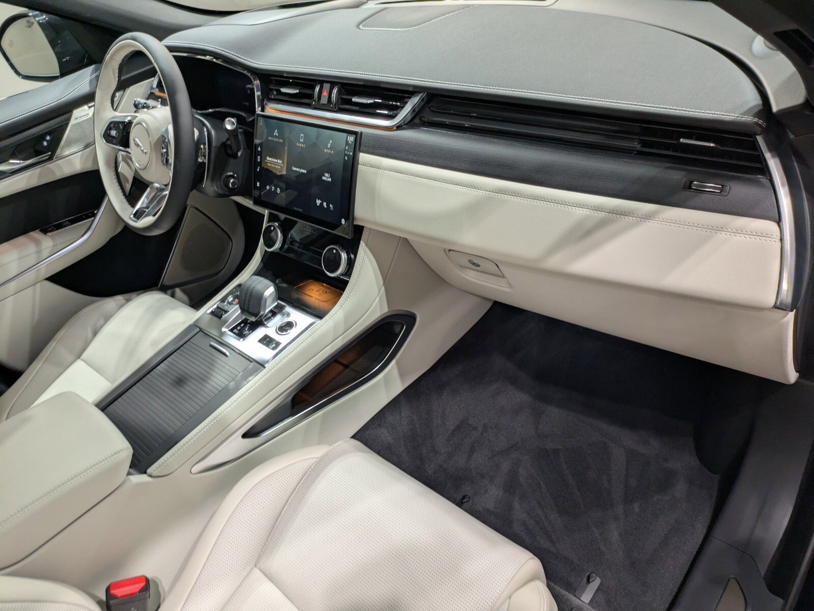 2026 Jaguar F-Pace R-Dynamic S - Photo 26