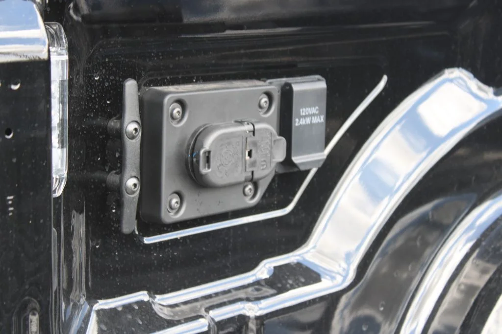 New 2026 Diamond Black Crystal Pearl-Coat Exterior Paint Ram Tradesman image 10