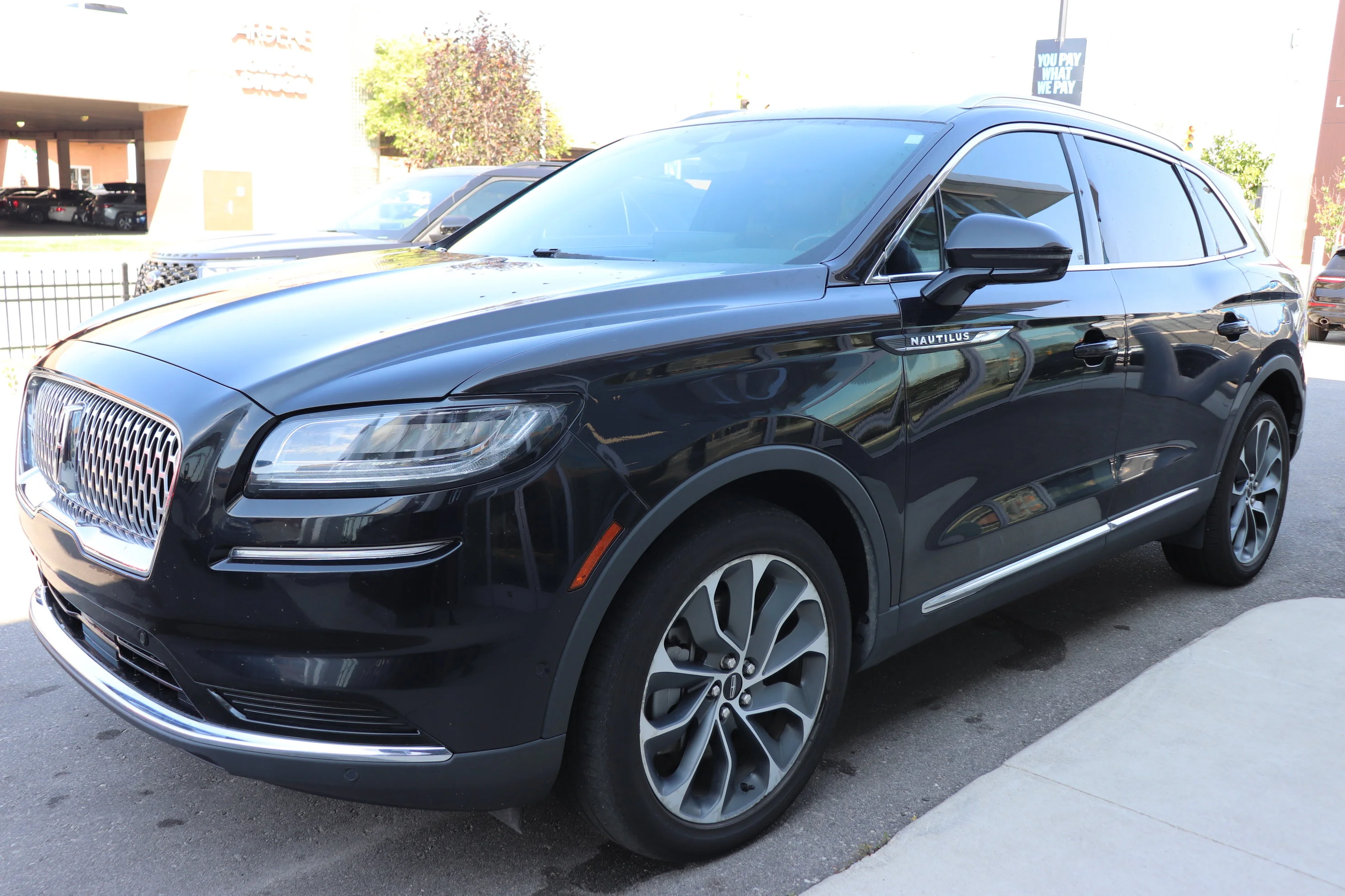 Used 2023 Black Lincoln Reserve image 4