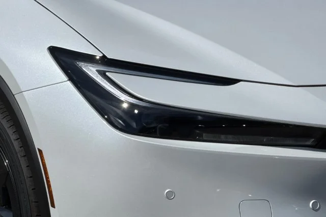 New 2027 Wind Chill Pearl <sup>1</sup> Toyota  SE image 11