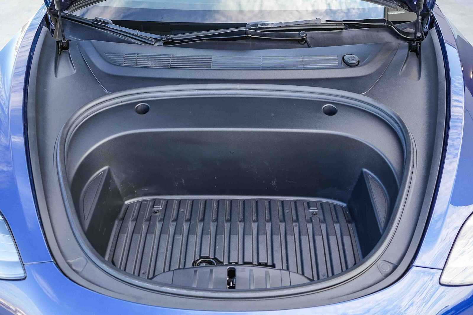Used 2023  Tesla  image 25