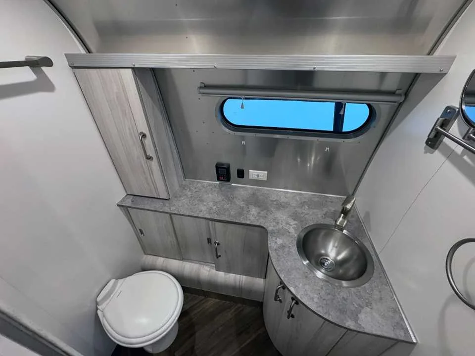 Used 2022 SILVER AIRSTREAM  image 27