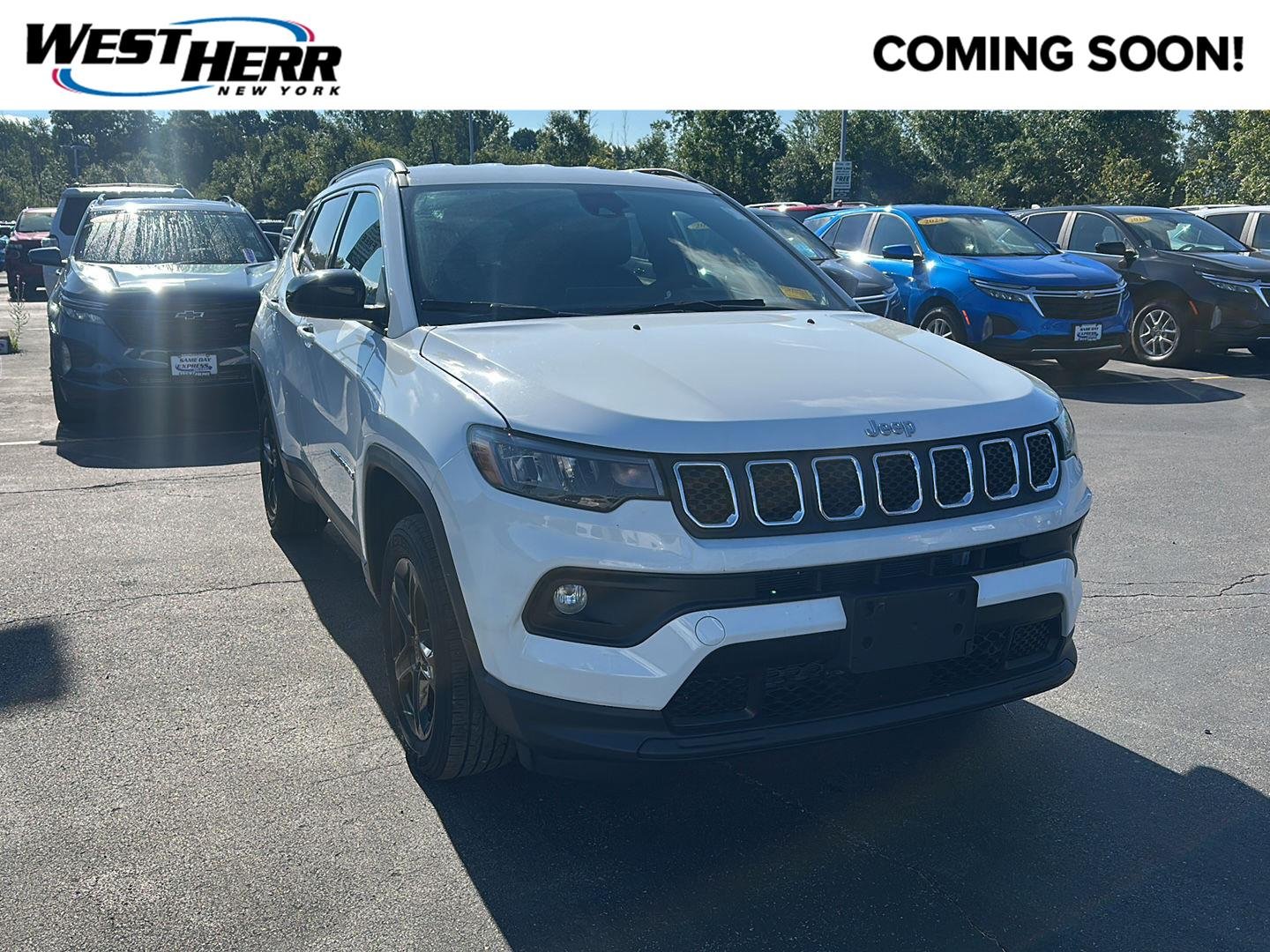 Used 2023 Bright White Clearcoat Jeep Latitude image 1