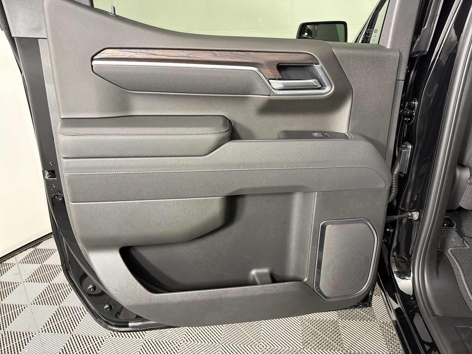 2026 GMC Sierra 1500 SLT - Photo 19