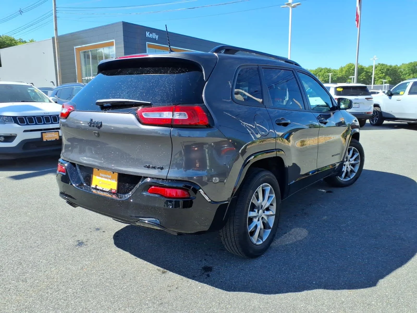 Certified Used 2018 Granite Crystal Met. Clear Coat Jeep Latitude Tech Connect image 7