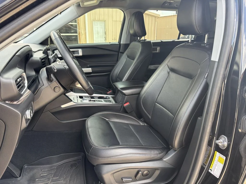 Used 2022 Black Metallic Ford Limited image 12