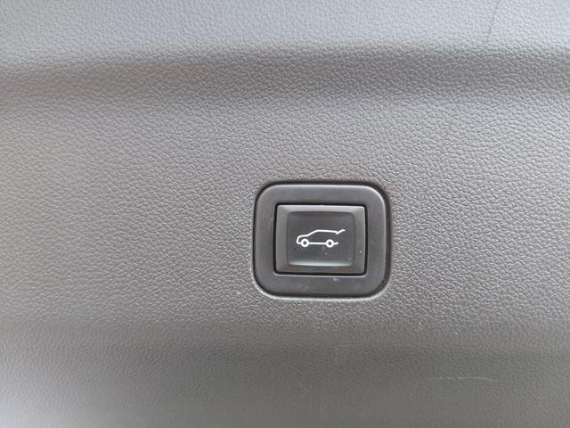 Used 2022 CRYSTAL WHITE TRICOAT Cadillac Luxury image 14