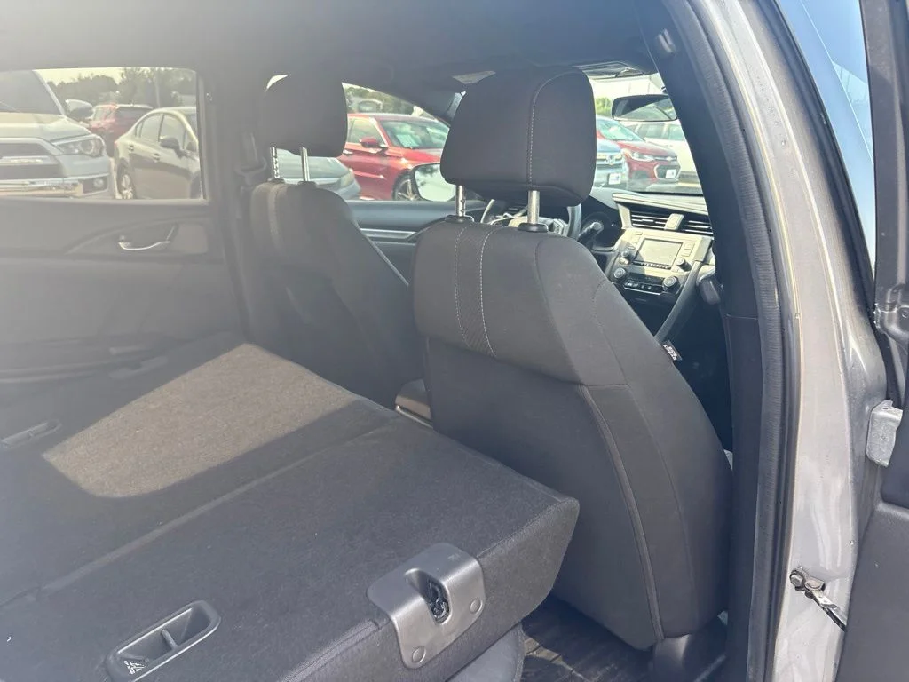 Used 2018 Silver Honda LX image 34