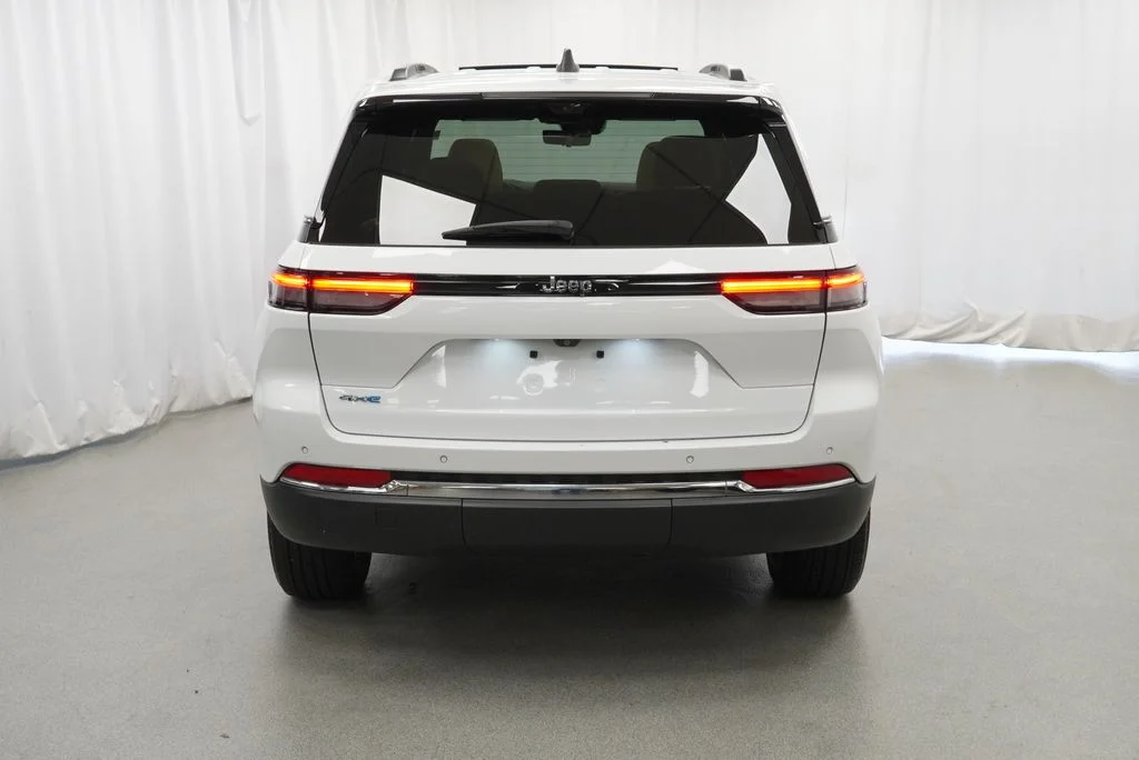 Used 2022 White Jeep 4xe image 11