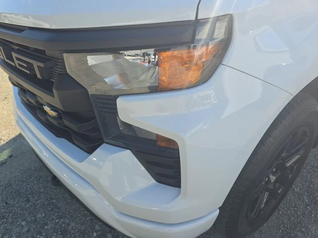 Used 2025 White Chevrolet Custom image 32