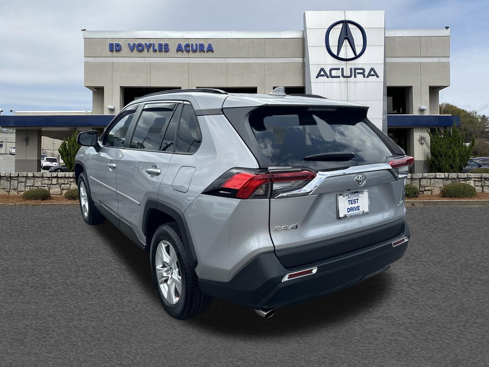 Used 2020 Silver Sky Metallic Toyota XLE image 7