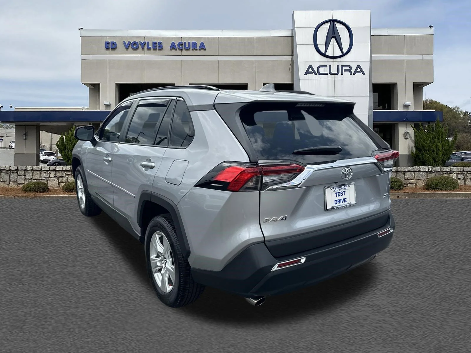 Used 2020 Silver Sky Metallic Toyota XLE image 7