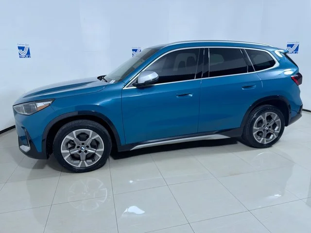 Used 2023 Blue BMW xDrive28i image 4