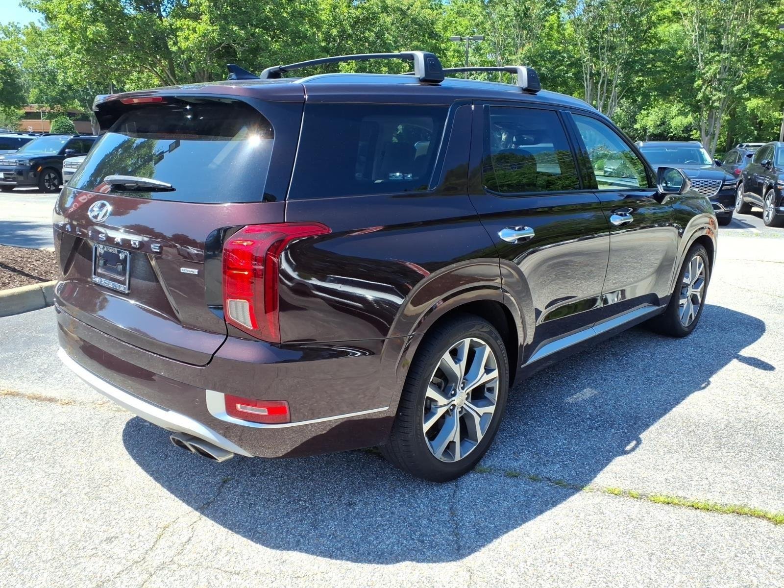 Used 2021 Sierra Burgundy Hyundai Limited image 6