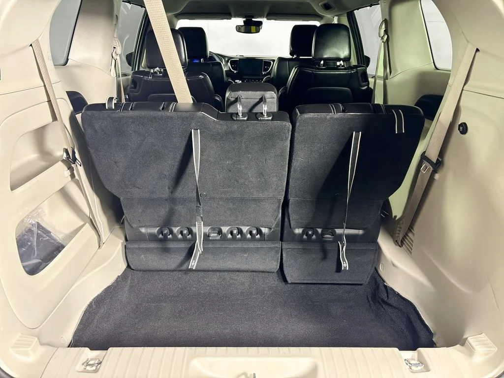 Used 2024 Silver Chrysler Touring L image 19