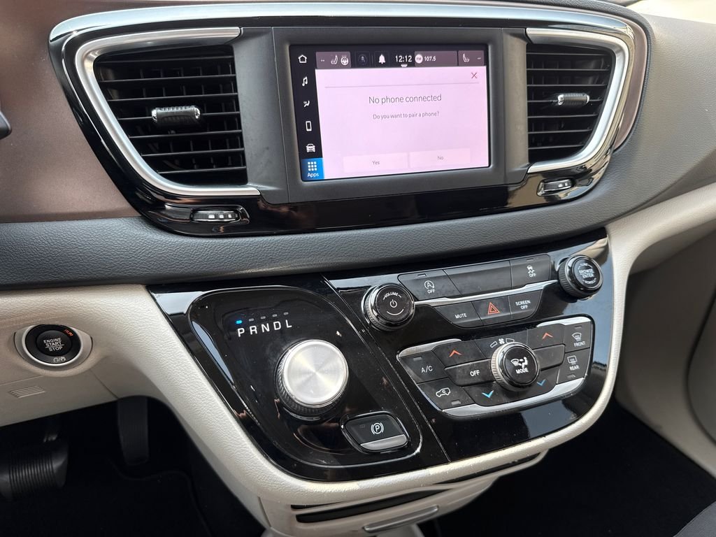 Used 2022 White Chrysler LX image 23