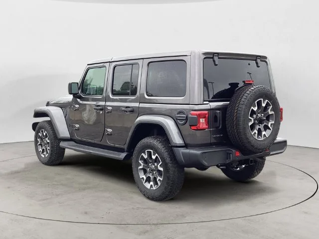 New 2026 Crystal Metallic Jeep 4-DOOR SAHARA image 3