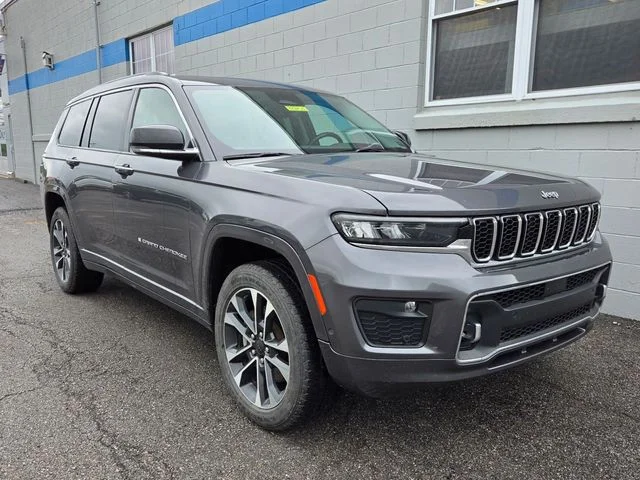 Used 2021 Gray Jeep Overland image 3