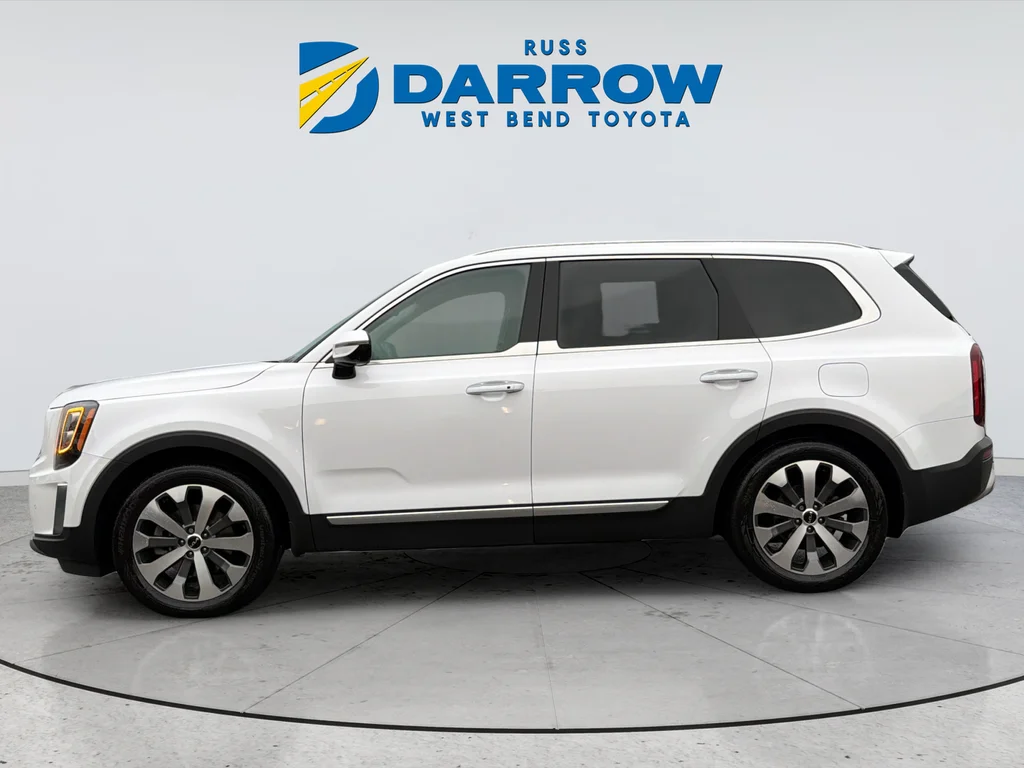 Used 2022 White Kia SX image 2