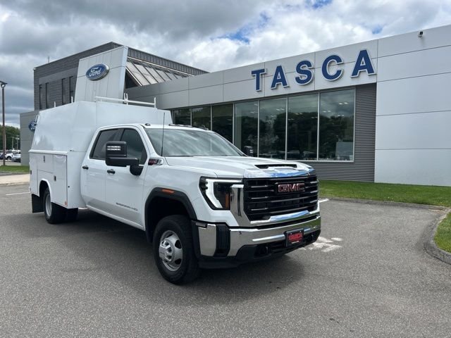 2024 GMC Sierra 4WD Crew Cab Chassis Pro's photo