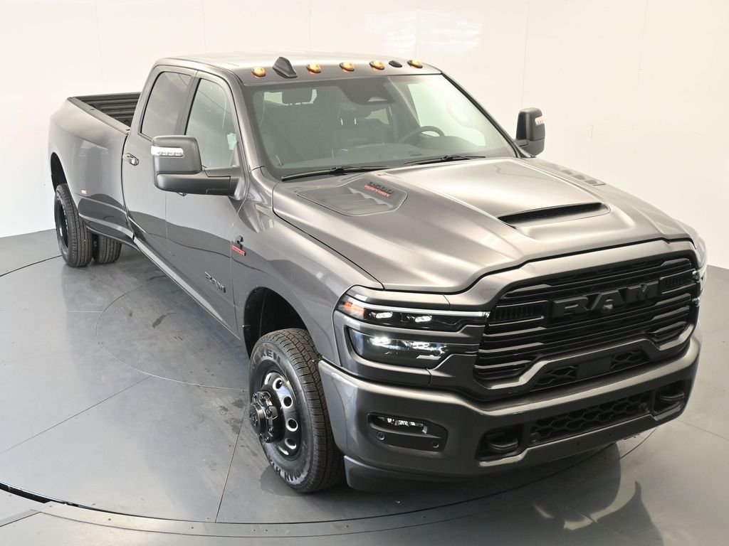 New 2026 Granite Crystal Metallic Clear-Coat Exterior Paint RAM Laramie image 26