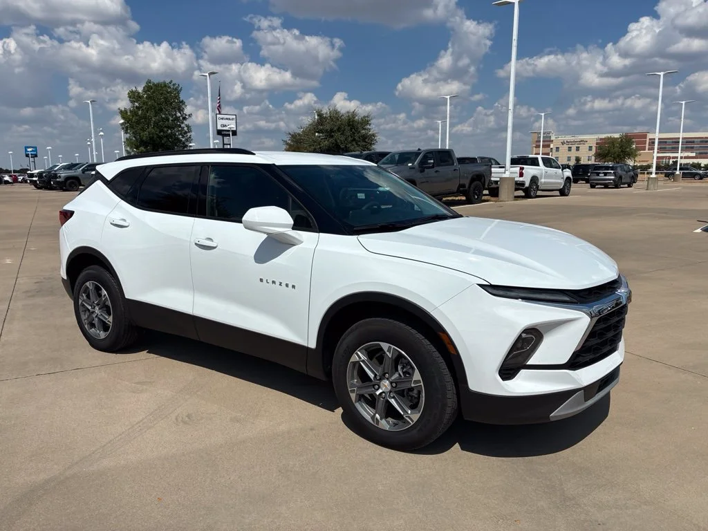 Used 2024 Summit White Chevrolet 2LT image 5