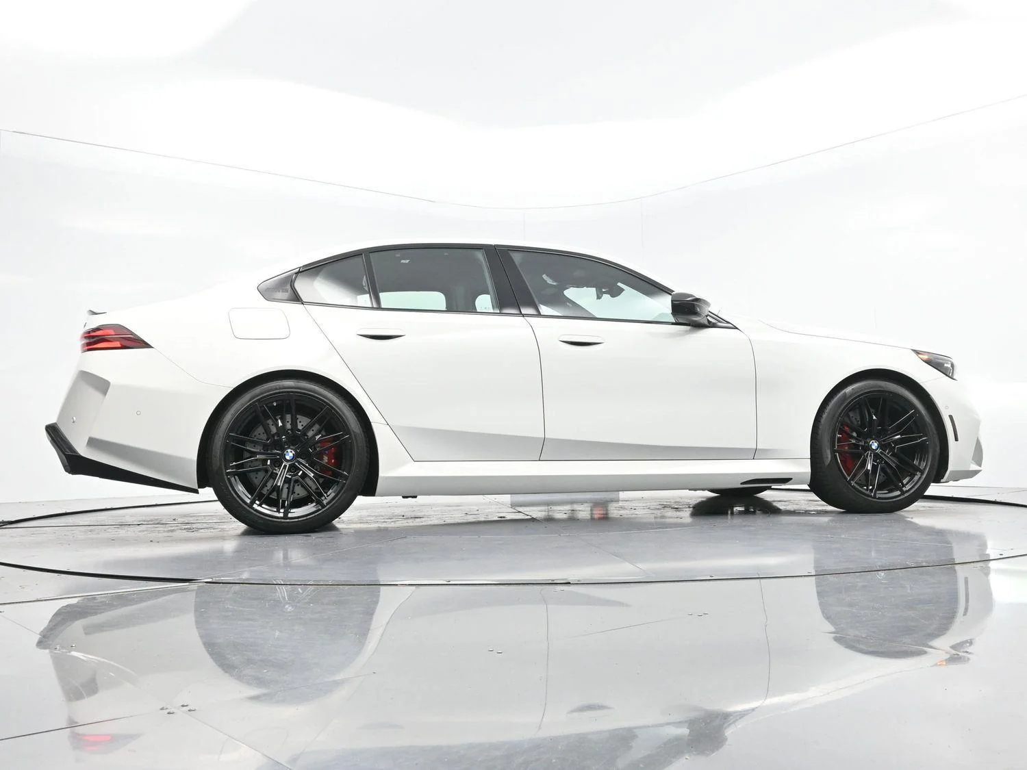 Used 2025 Alpine White BMW Sedan image 57