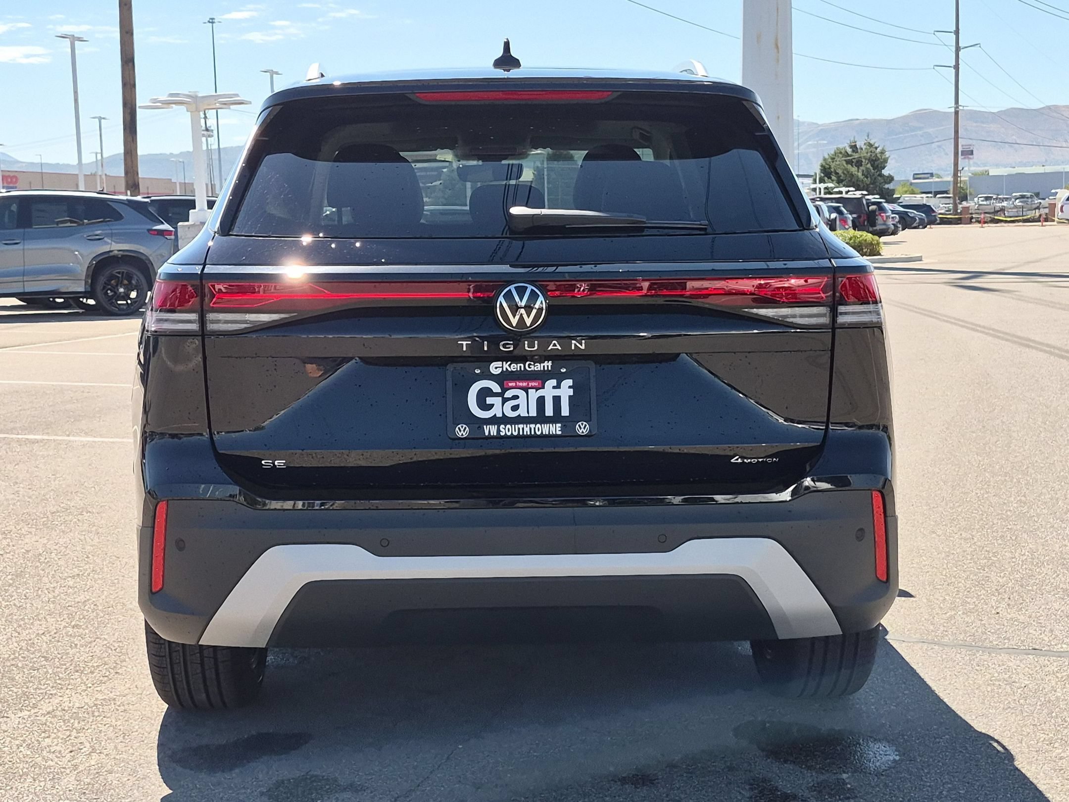 New 2026 Deep Black Pearl Volkswagen SE image 4
