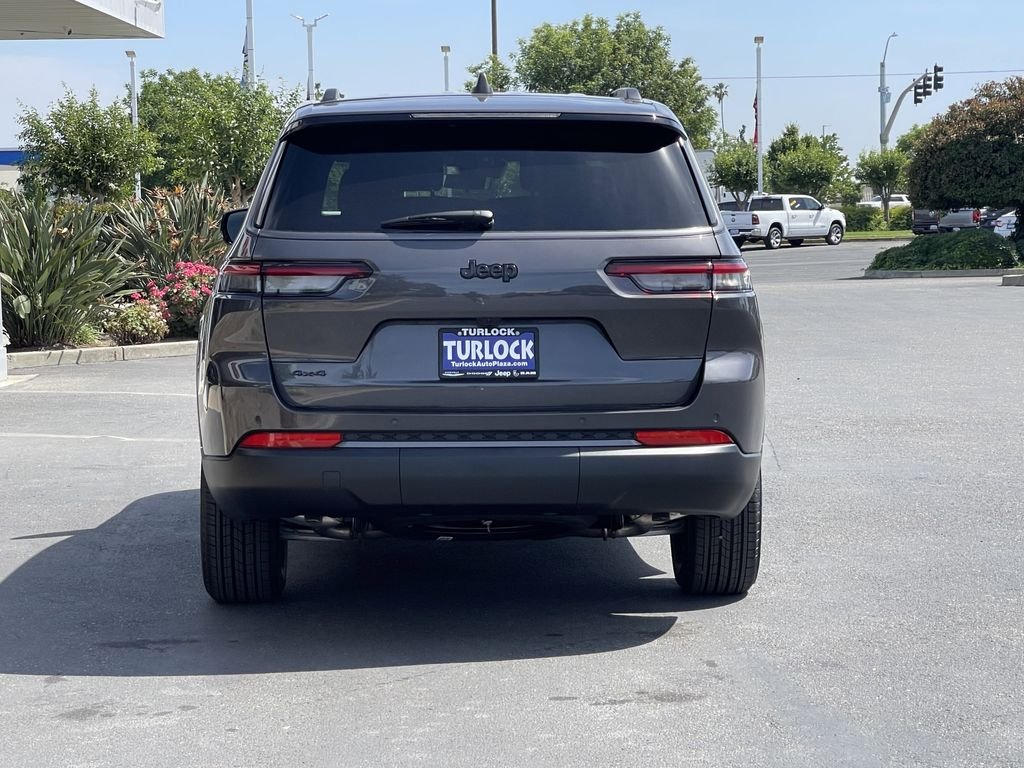 New 2026 Baltic Gray Metallic Clearcoat Jeep Altitude image 5