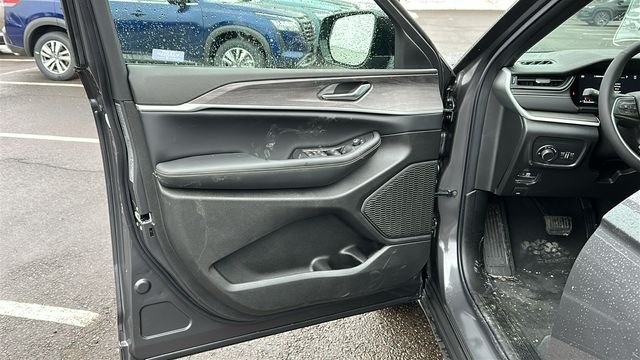 New 2026 Baltic Gray Metallic Clearcoat Jeep Altitude image 8